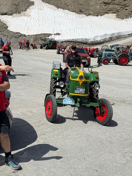 Michael mit seinem Deutz